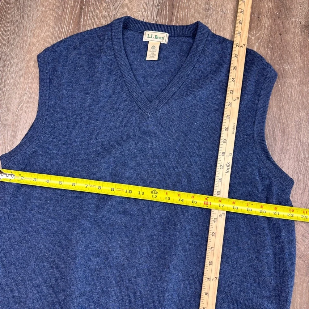 LL Bean Mens XL Blue Lambswool Sweater Vest V-Neck Made in Scotland Preppy Wool